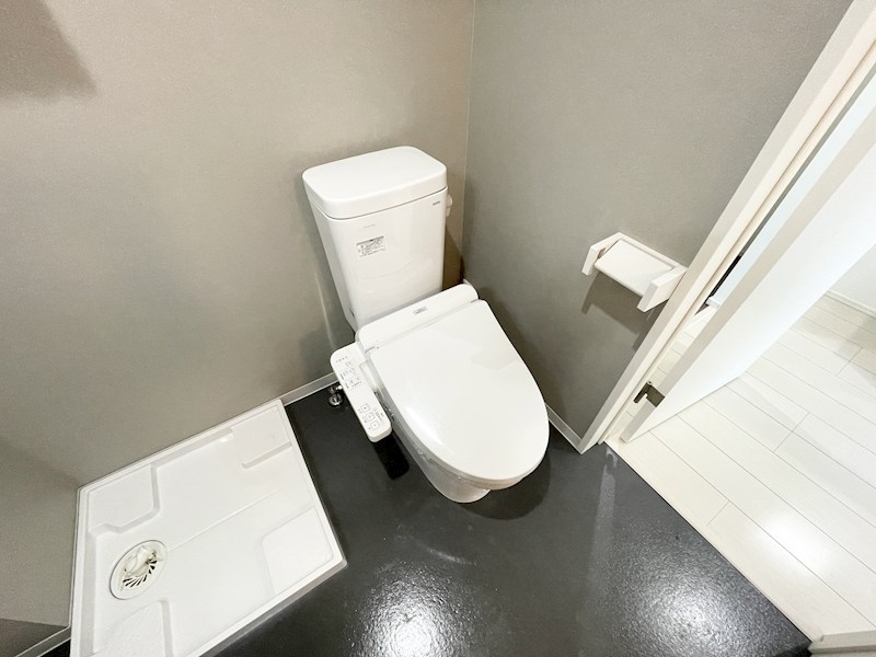 トイレ　温水洗浄暖房便座付トイレ