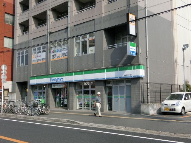コンビニ　ファミリーマート（コンビニ）まで560m