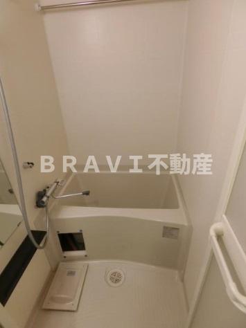 バス・シャワールーム　【プレサンス谷町七丁目II】日々の暮らしに欠かせないお風呂です