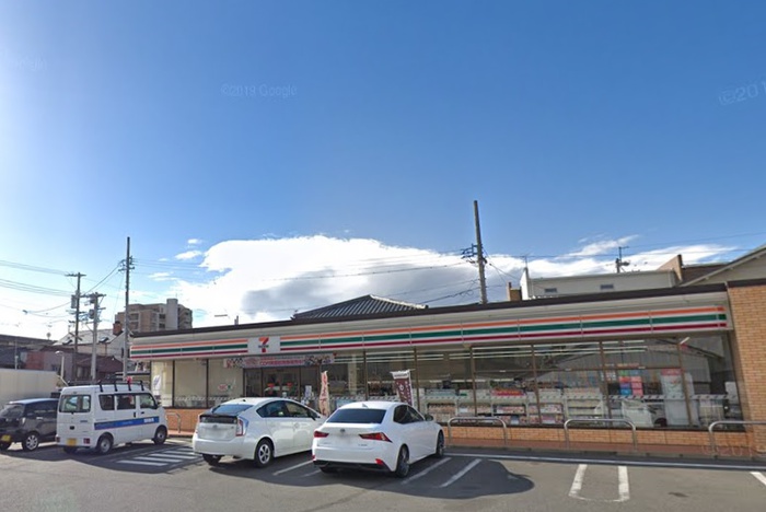 コンビニ　セブンイレブン（コンビニ）まで486m