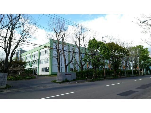 中学校　釧路市立春採中学校（中学校）まで1537m
