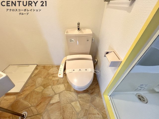 トイレ　トイレ内に手洗い用の洗面台あり