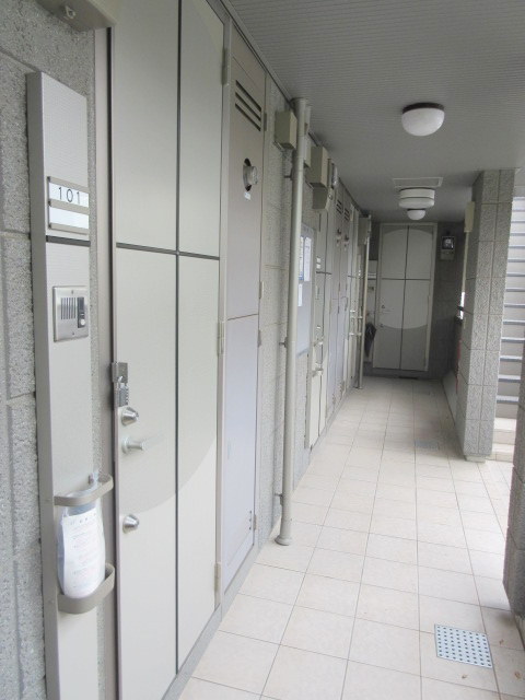 ロビー　１F共用廊下
