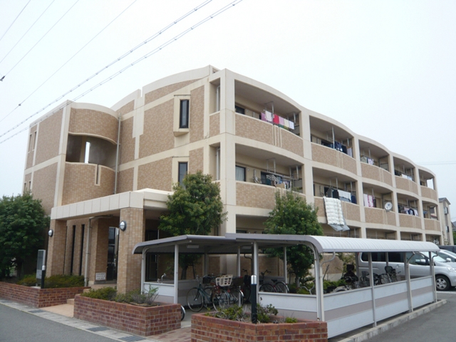 建物外観　タイル張りの美しい外観☆