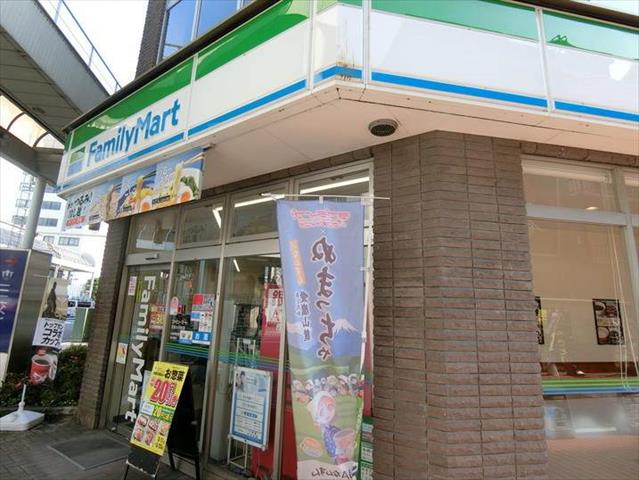 コンビニ　ファミリーマート（コンビニ）まで693m