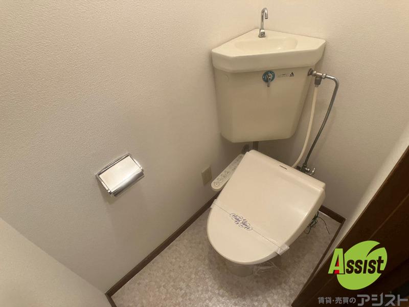 トイレ　こちらはトイレです。清潔感があり、安心して使用できます。