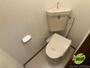 トイレ　こちらはトイレです。清潔感があり、安心して使用できます。