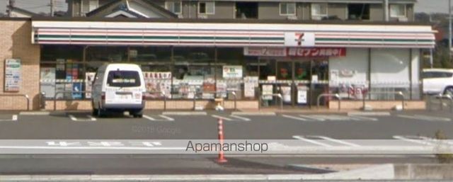 コンビニ　セブンイレブン（コンビニ）まで834m