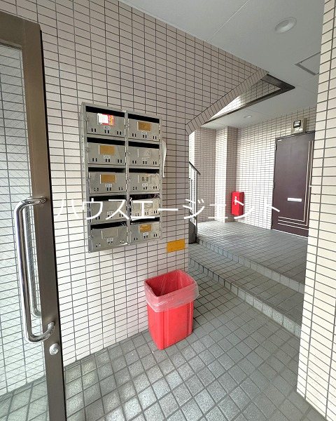 ロビー　集合ポストございます。
