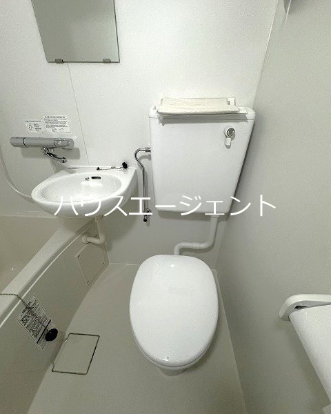トイレ　綺麗なトイレです。※参考画像・反転タイプ