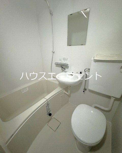 バス・シャワールーム　お掃除楽々な3点ユニット式。※参考画像・反転タイプ