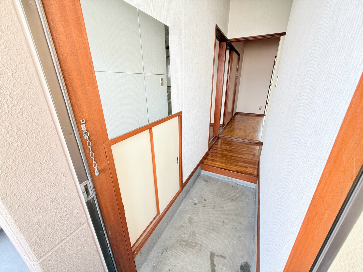 第二菅谷タウンハイツの玄関写真