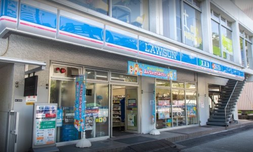 コンビニ　ローソン 新宿坂町店（コンビニ）まで441m