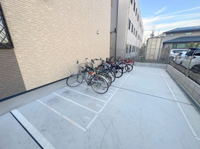 駐車場　敷地内には入居者専用の駐輪スペースもあります。