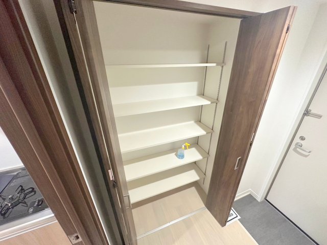 収納　大きいシューズボックスは靴がいっぱい入れれますね。