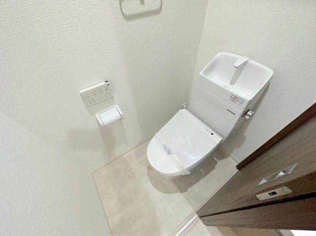 トイレ　清潔感のあるトイレは、誰もがリラックスできる空間です。
