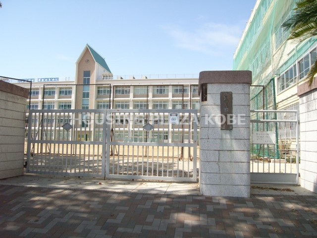 中学校　神戸市立太田中学校（中学校）まで267m