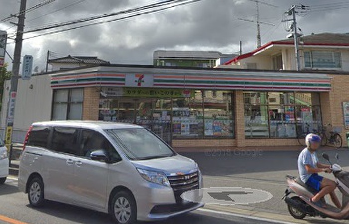 コンビニ　セブン-イレブン綾瀬寺尾中１丁目店（コンビニ）まで500m