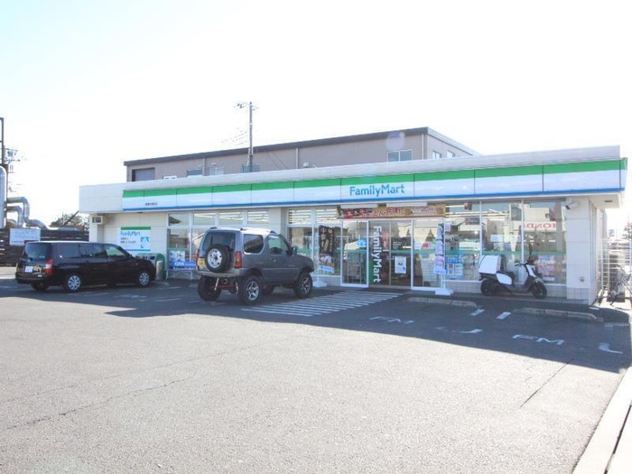 コンビニ　ファミリーマート綾瀬寺尾西店（コンビニ）まで480m