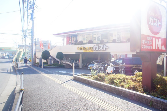 飲食店　ガスト綾瀬店（飲食店）まで630m