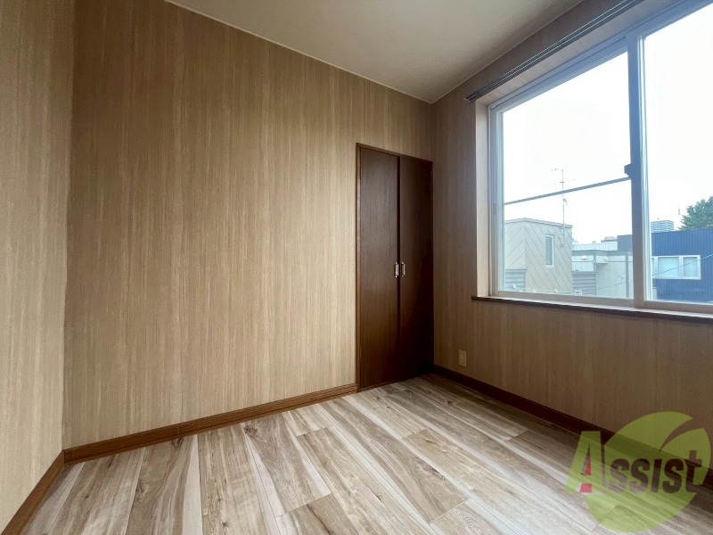 その他部屋・スペース　こちらのお部屋は光が差し込む、温かみのあるお部屋です。
