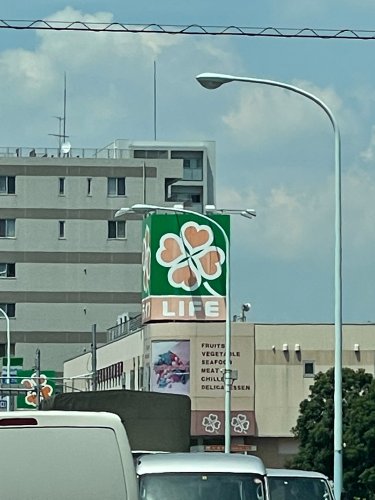 スーパー　ライフ 六町駅前店（スーパー）まで395m