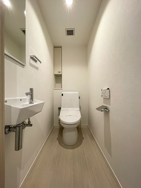 トイレ　※写真は同タイプ住戸です。