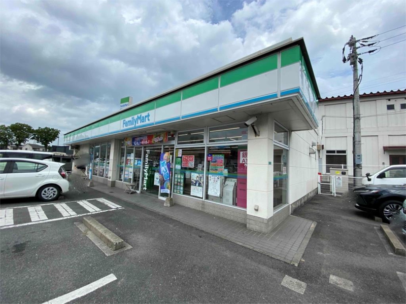 コンビニ　ファミリーマート 小倉東インター前店（コンビニ）まで179m