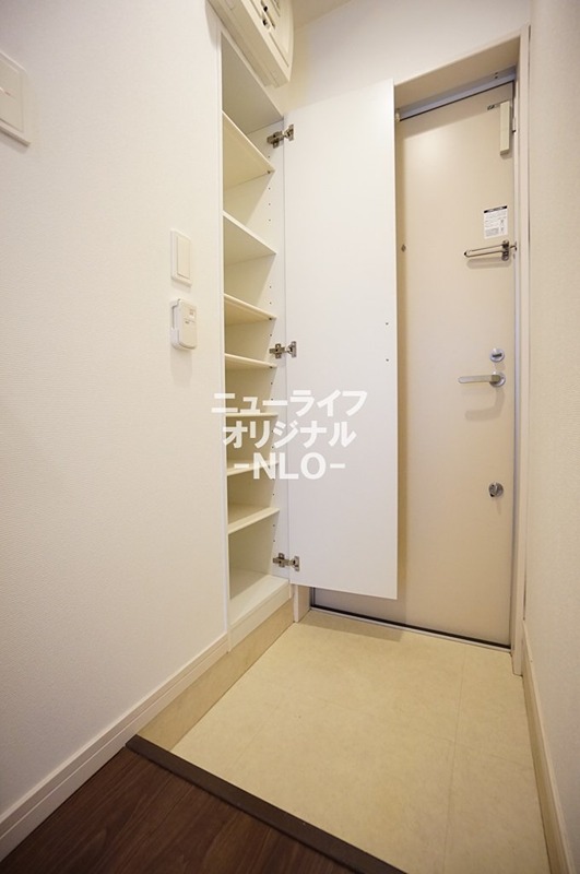 玄関　※同タイプ・現況優先