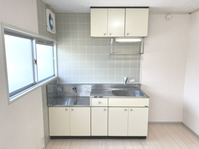 キッチン　コンパクトなキッチンで掃除もラクラク