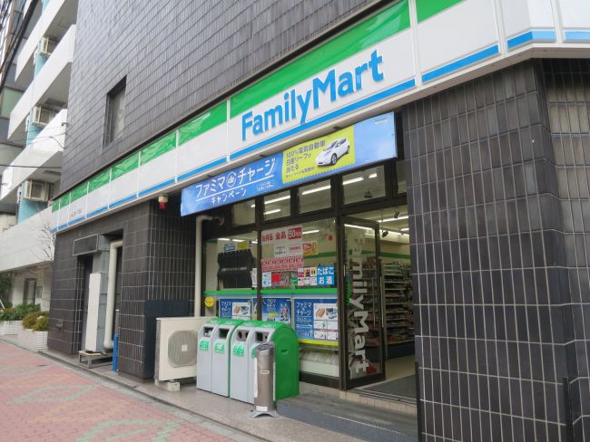 コンビニ　ファミリーマート台東三筋一丁目店（コンビニ）まで184m