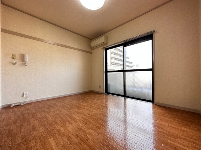 居室・リビング　※同タイプの別部屋の写真です