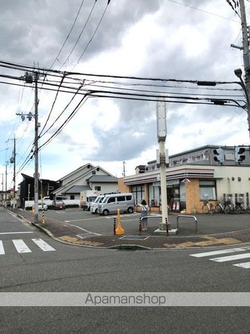コンビニ　セブンイレブン（コンビニ）まで631m
