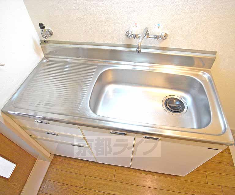 キッチン　流しが広いキッチンです。