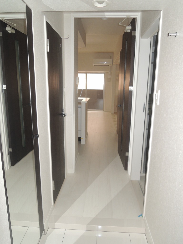 玄関　※別号室の参考写真になります。