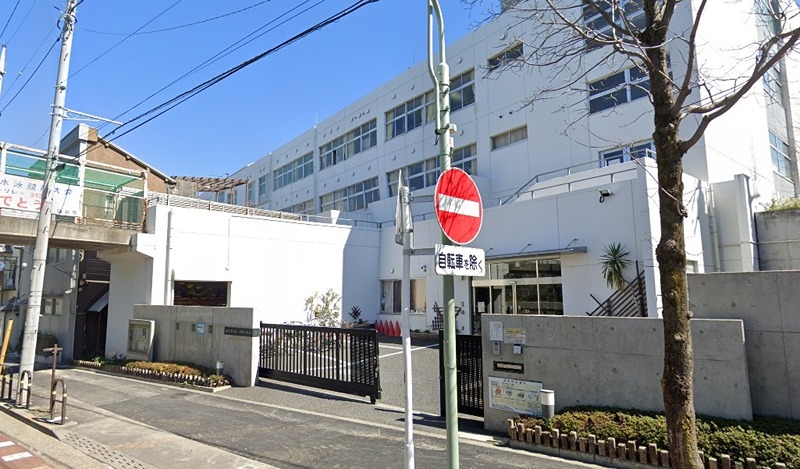 小学校　品川区立第一日野小学校（大崎広小路）（小学校）まで877m