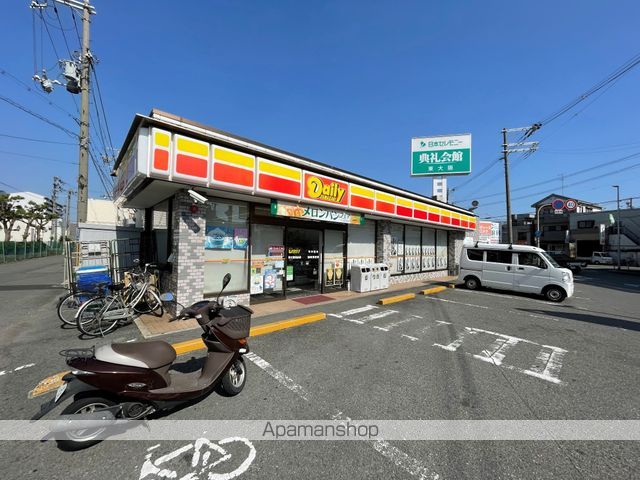 コンビニ　デイリーヤマザキ（コンビニ）まで930m