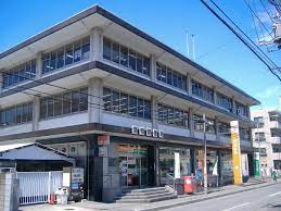 郵便局　港南郵便局（郵便局）まで1035m