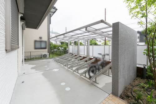 建物外観　駐輪場