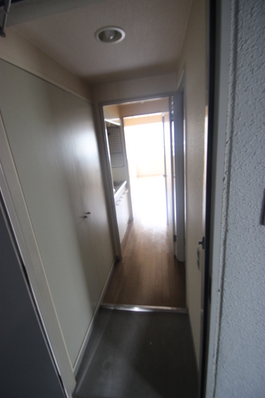 玄関　※別号室の写真です