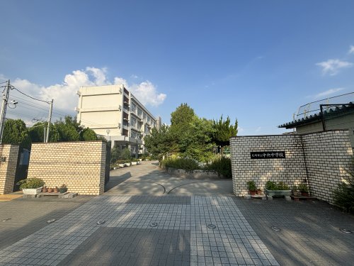 中学校　尼崎市立中央中学校（中学校）まで418m