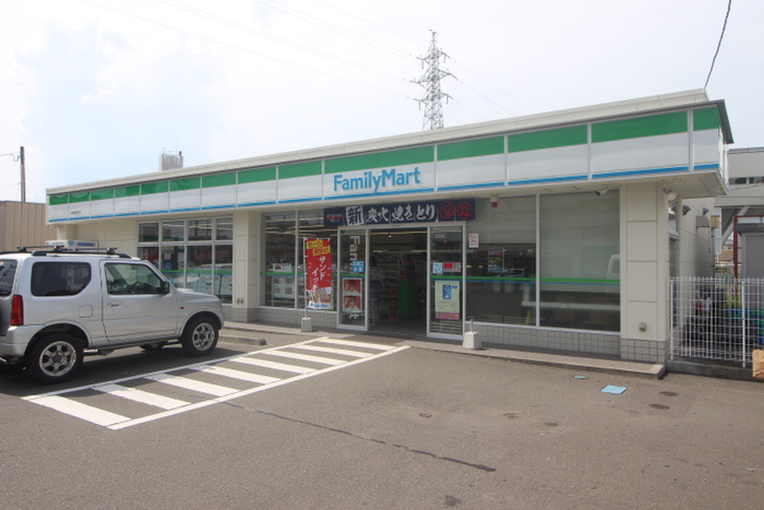コンビニ　ファミリーマート（コンビニ）まで433m
