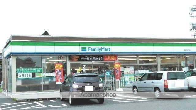コンビニ　ファミリーマート（コンビニ）まで2218m