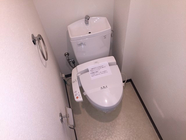 トイレ　※別部屋のお写真になります