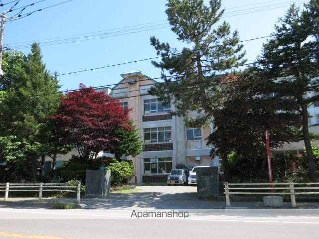 小学校　湯川小学校（小学校）まで1054m