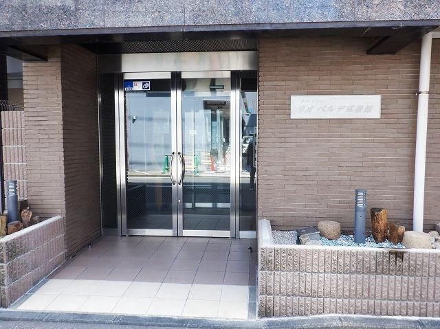 エントランス　【人気！南西向き2面採光の明るいお部屋！】お問合せは早めに♪