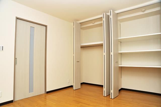 収納　【人気！南西向き2面採光の明るいお部屋！】お問合せは早めに♪