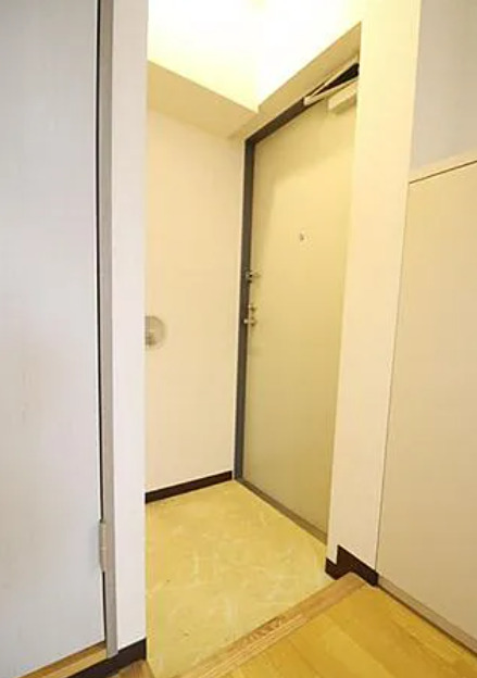 玄関　【人気！南西向き2面採光の明るいお部屋！】お問合せは早めに♪