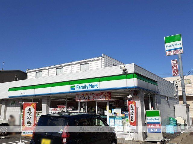 コンビニ　ファミリーマート（コンビニ）まで750m