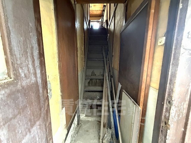 ＪＲ関西本線 奈良駅 徒歩7分 2階建 築52年の玄関写真